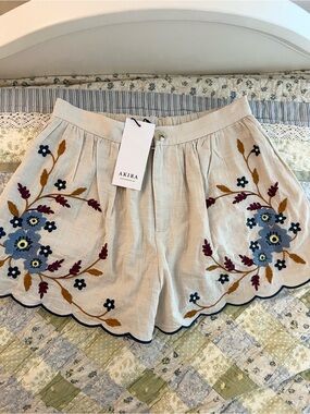 AKIRA Cream Linen-Look Embroidered Floral Shorts with Blue Flowers